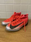 Nike Inomhusskor fotboll stl 38