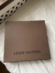 Box från Louis Vuitton i fint skick med dustbag