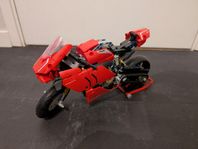 LEGO Technic Ducati Panigale V4 R 42107