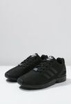 Adidas ZX Flux sneakers i svart, storlek 38