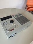 AKAI MPC 2000XL (8 outs)