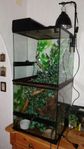 Terrarium Exo Terra 45x45x90 med ljusramp, inredning mm