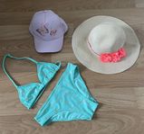 Bikini, keps & solhatt