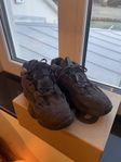 Yeezy 500 storlek 42 2/3