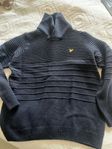 Fin herr-tröja i ull från Lyle & Scott, strl L