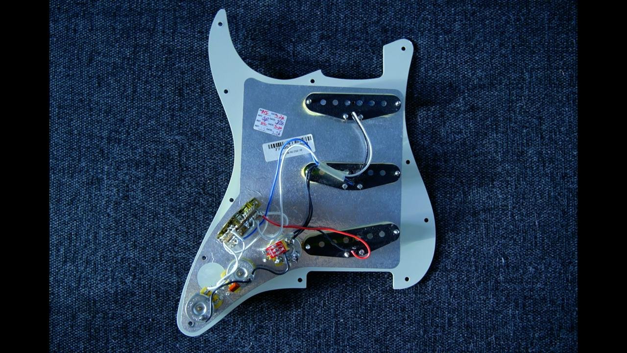 Pre-wired Fender V-mod pickup...