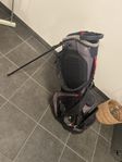 Spalding röd/svart golf bag i bra skick