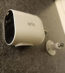 Arlo essential spotlight övervakningskamera