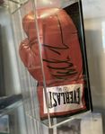 Mike Tyson signerad boxningshandske+FloydMayweather autograf