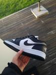 AIR JORDAN 1 panda