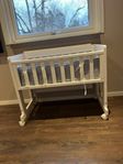 Troll bedside crib