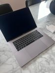 MacBook Pro 15 i9 - 32GB - 1TB - Touch bar