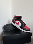 Jordan 1 Mid Black Fire Red