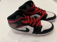 Air Jordan 1 Mid - Gym Red/Black Toe