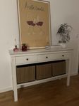 Snyggt  Sideboard i gammal stil 