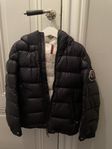 Moncler jacka 130 cm 8 år 