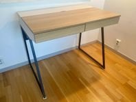 Skrivbord / Desk