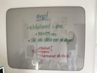 Whiteboard i ljusgrått härdat GLAS