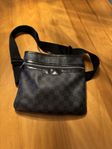 Louis Louis Vuitton Messengerbag One Size