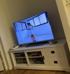 Tv Bänk med antik touch