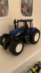 Bruder Traktor New Holland