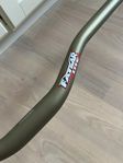 Renthal Fatbar Lite 40mm rise. Nyskick. 700mm