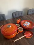 nyskick, serie från Le Creuset i färgen ”Volcanic”