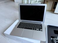 Apple MacBook Air 13” 8GB RAM 256GB SSD (2015)