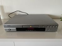 Denon DVD-spelare 1720 med fjärrkontroll o kablar