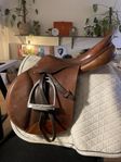 Devoucoux English / Jumper Saddle 17.5 (Sadel)