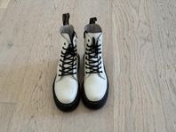 Dr. Martens Jadon