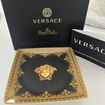 Versace samlar tallrik . Äkthetsintyg finns