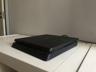 PS4 Slim + Kontroll (Kablar Medföljs) Ingen Frakt !