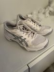 Asics gel rocket strl 37,5