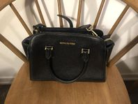 Michael Kors black handbag/ shoulder bag (new condition)