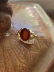 Beautiful 18k red gold ring with a natural Carnelian