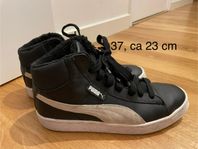 Fodrade sneakers storlek 37