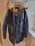 Svart Kodiak Parajumpers parka jacka