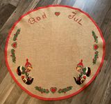 Handbroderad julgransmatta - God jul