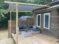 Vinterbonad tiny house/friggebod med altan och pergola