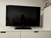 LG TV 102x62 cm