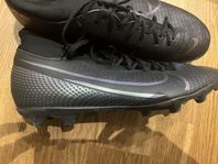 Fotbollsskor stl 43, gräs/konstgräs, Nike Mercurial