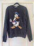 Svart sweatshirt m Kalle Anka Disney signature Emilio strl S