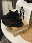 Jeezy Boost 350 V2 Bred svart röd 