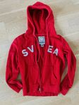 Svea Hoodie. Stl M. Röd.