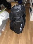 Cobra lättvikts golfbag till vagn