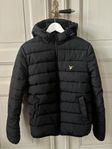 Lyle & Scott - SVART LIGHTWEIGHT PUFFER JACKET