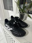 ADIDAS fotbollsskor inomhus 