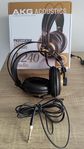 AKG K240 (studiohörlurar)