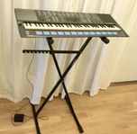 Yamaha PortaSound PSS-680 keyboard retro